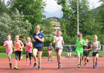 Körperlich fitte Grundschulkinder können sich besser konzentrieren. Dies belegt eine große Studie eines Team der Fakultät für Sport- und Gesundheitswissenschaften der TU München an Schulen im Berchtesgadener Land. LRA BGL