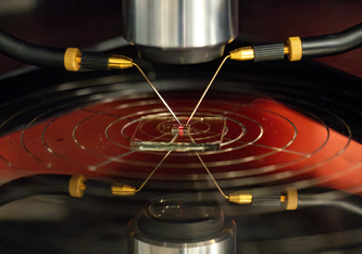 Innovativer Bildsensor: Nun arbeiten die Empa-Forschenden daran, die ursprünglich bis zu fünf Millimeter grossen Pixel zu miniaturisieren und zu einem funktionierenden Bildsensor zusammenzufügen. Bild: Empa