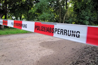 Symbolbild Polizeiabsperrung (Bildquelle: Karl-Heinz Laube, pixelio.de)
