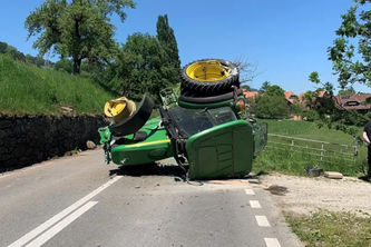 verunfallter Traktor (Bildquelle: Kantonspolizei Bern)