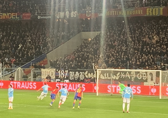 Ausgerutscht im dümmsten Moment: Vitor Hugo verschiesst für Trabzon einen Penalty (Foto: R. Straumann)