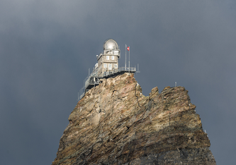 Die Höhenforschungsstation Jungfraujoch liegt auf einem Bergsattel in den Schweizer Zentralalpen zwischen der Jungfrau (3580 m ü.M.) im Westen und der Mönch (4099 m ü.M.) im Osten. Bild: P. Baracchi / Empa