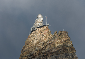 Die Höhenforschungsstation Jungfraujoch liegt auf einem Bergsattel in den Schweizer Zentralalpen zwischen der Jungfrau (3580 m ü.M.) im Westen und der Mönch (4099 m ü.M.) im Osten. Bild: P. Baracchi / Empa 