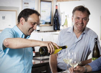 Manuel und Andreas Meier im Weingut zum Sternen