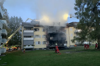 Das Mehrfamilienhaus ist nicht mehr bewohnbar. (Bildquelle: Kantonspolizei Zürich)