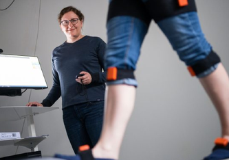 Unfallchirurgin Bergita Ganse ist Inhaberin der Werner Siemens-Stiftungsprofessur für innovative Implantatentwicklung an der Universität des Saarlandes. Sie koordiniert das Projekt "Smarte Implantate". Foto: Oliver Dietze Universität des Saarlandes