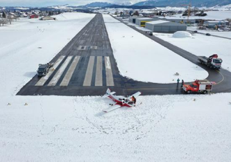 Ein Flugzeug beendet seinen Flug im Schnee in Ecuvillens © Etat de Fribourg - Staat Freiburg