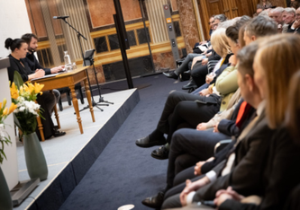 Lesung aus den Briefen der Vertriebenen durch Schauspielerin Katarina Hartmann und Schauspieler Michael Kristof-Kranzelbinder (Copyright: Parlamentsdirektion/Ulrike Wieser)