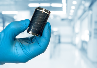Flexible CIGS-Solarzellen bestehen aus sehr dünnen Schichten und enthalten eine Halbleiter-Verbindung aus den Elementen Kupfer, Indium, Gallium und Selen.