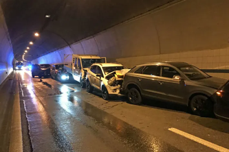 Mehrere Fahrzeuge wurden beschädigt. (Bildquelle: Luzerner Polizei)