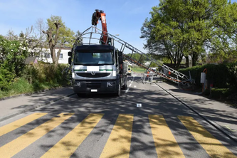 Lastwagenkran kollidiert mit Gerüst (Bildquelle: Kantonspolizei Zürich)