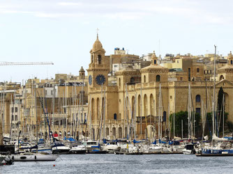 Sehenswürdigkeiten Europa: Malta. Im Bild: Boothaven in Cospicua vor den Mauern der Altstadt Maltas