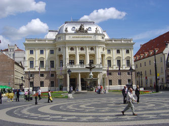 Sehenswürdigkeiten Europa: Slowakei. Im Bild: Oper in Bratislava.