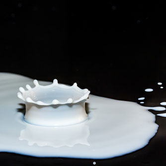 Eine Mückenmilch verdampft langsamer als ein Mückenschutz mit Alkohol. Sie wirkt daher länger.