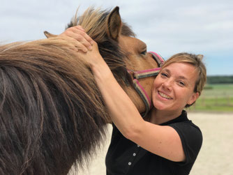 Pferd , chiropraktische Behandlung zweiter Halswirbel