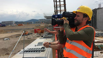 Kameramann auf der Baustelle des Stadion SC Freiburg