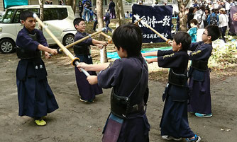 小学生剣士ウォーミングアップ