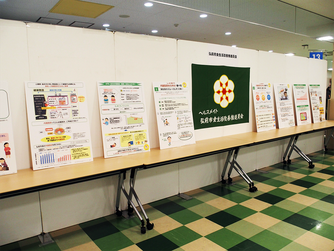 壁面のパネルでは、●スマート和食※とは？●内臓脂肪をためない食べ方●食事5ヵ条を解説