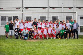  Der FC Bayern München gewann das international besetzte Nachwuchsturnier um den Herzog Trockenbau-Cup in Neugablonz.    Quelle: Lisa Schüler 