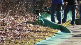 Aufbau Amphibienleitzaun, Foto: Frank Handel