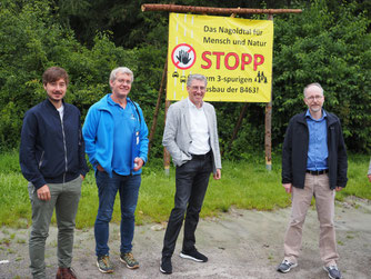 v.L.: Patrick Maier, BUND; Carsten Lachenauer, Bürgermeister Unterreichenbach; Markus Pagel, NABU; Matthias Gastel, MdB