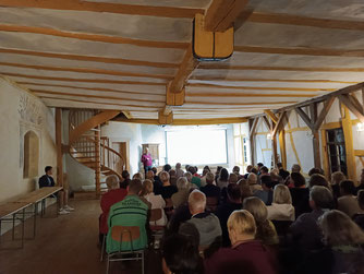 Vortrag im Saal des Schloss Neunstetten      Foto: NABU|Marco Lutz