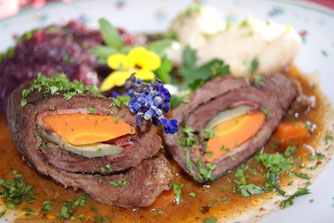 Rindsroulade mit Blaukraut und Hafaloab