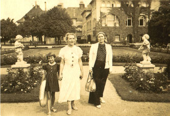 Gertrud Seltmann-Meentzen (re.) und ihre Schwester Charlotte Meentzen, die Powerfrauen, auf einer Vortrags- und Schulungsreise in Swinemünde. 1936 
