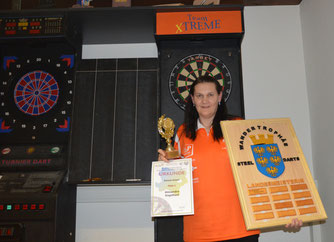 Landesmeisterin im Steel-Darts, Alexandra Engelhart. Foto: MoPA