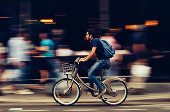 Mann auf Fahrrad