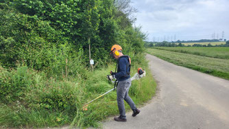 Arbeit mit Freischneider
