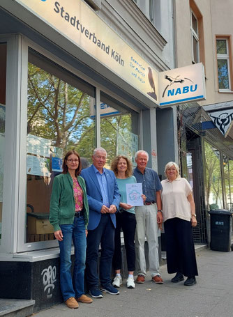 Die Übergabe der Förderurkunde: C. Trunk, Prof. Dr. Erdmann, B. Röttering, H. Bertram und B. Spillmann (von links nach rechts) 