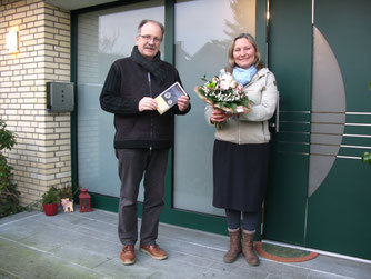 Gewinnerin des zweiten Preises, Elena Potthast-Borisovets, und Willi Konert