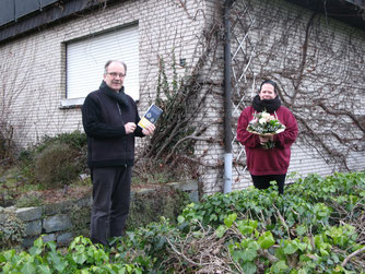 Gewinnerin des Hauptpreises, Nora Schlattmann, und Vorsitzender Willi Konert