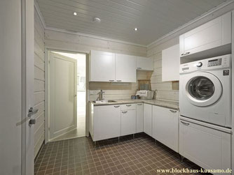 Hauswirtschaftsraum im Blockhaus - Blockhäuser, Holzhäuser, Immobilien, Eigenheim, Kosten, Bad, Fenster, Neubau, Wohnblockhäuser, Architektenhäuser, Haustechnik, Sicherheit, Zuhause, Heizung, Smarthome, Homeserver, Kleidung, Multimedia, Technik