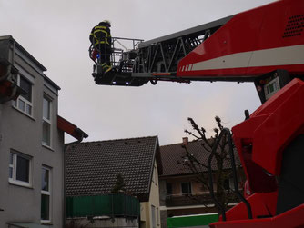 Die Waldenbucher Feuerwehr im Einsatz für den Schwalbenschutz (Foto: N. Stark-Wolf)