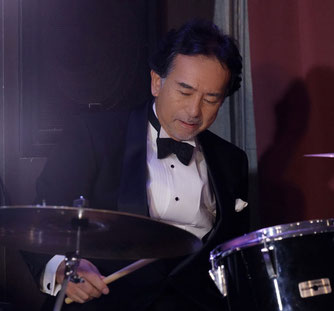籠利 達郎(Drums)