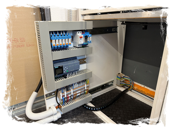 SPS-Steuerung für CNC-Wandliftsystem.