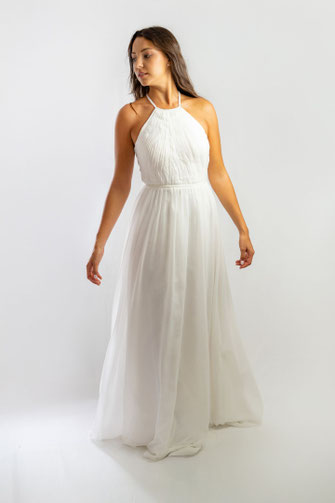 Robe de mariée en mousseline plisée pour une mariée élégante et féminine