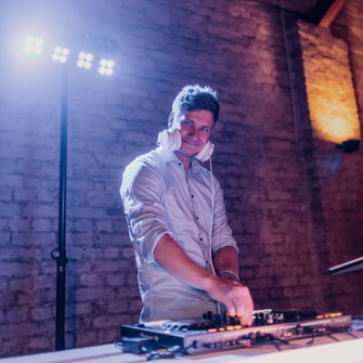 DJ, Hochzeit, Firmenevent, Firmenfeier, Weihnachtsfeier, Sommerfest, Corporate Event, Livemusik