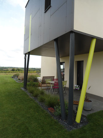 photo d'un massifs de jardin contemporain à vallet  . C'est fait par un Concepteur Paysagiste PAYSAGES DE GOULAINE et SARL GAUDIN Emeric à Saint julien de Concelles près de Vallet, Vertou, Loroux bottereau, Landreau, Carquefou, Nantes