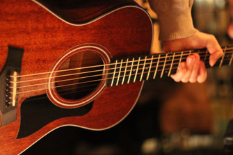 Sebastian Mayr Akustik Musik Hochzeit Gitarre Gesang