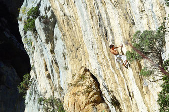 Sensation en escalade dans les Gorges de l'Aude - Pyrénées Audoises