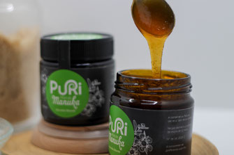 Deux pots de Miel de Manuka 240g Puri New Zealand avec cuillère de Miel de Manuka dégoulinante