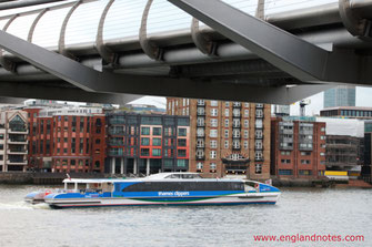 London Urlaubsplanung Übersicht: Bootsfahrt auf der Themse in London