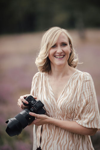 Fotografin Schloss Holte-Stikenbrock Frau im Sonnenblumenfeld