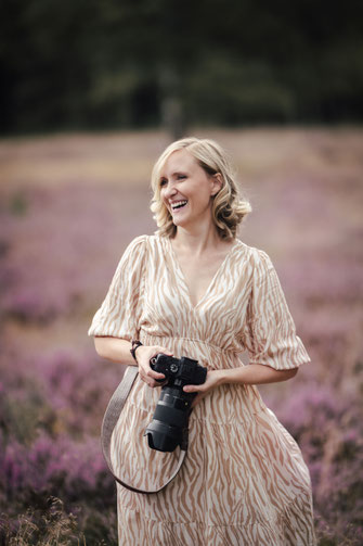 Fotografin Schloss Holte-Stikenbrock Frau im Sonnenblumenfeld