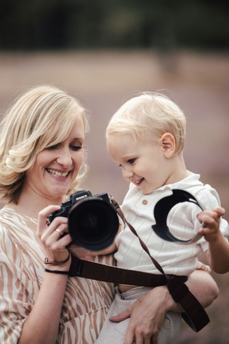Fotografin Schloss Holte-Stikenbrock Frau im Sonnenblumenfeld