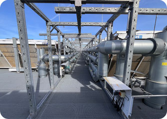 Hybrid-Rückkühlwerke mit Pumpentechnik für eine große Kältezentrale 