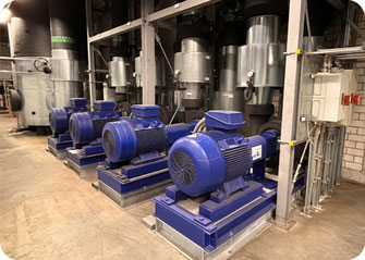 Hybrid-Rückkühlwerke mit Pumpentechnik für eine große Kältezentrale 
